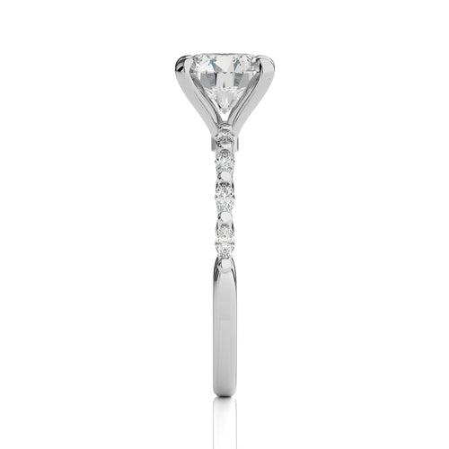 Mesmerizing Round Cut Diamond Engagement Ring