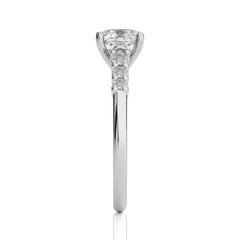 Elegant Cushion Cut Diamond Enagegement Ring