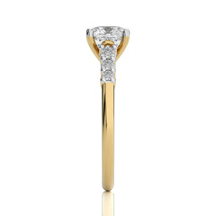 Elegant Cushion Cut Diamond Enagegement Ring