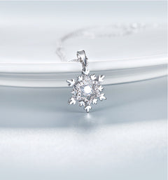Shiny Snowflake Moissanite Pendant Necklace in Sterling Silver