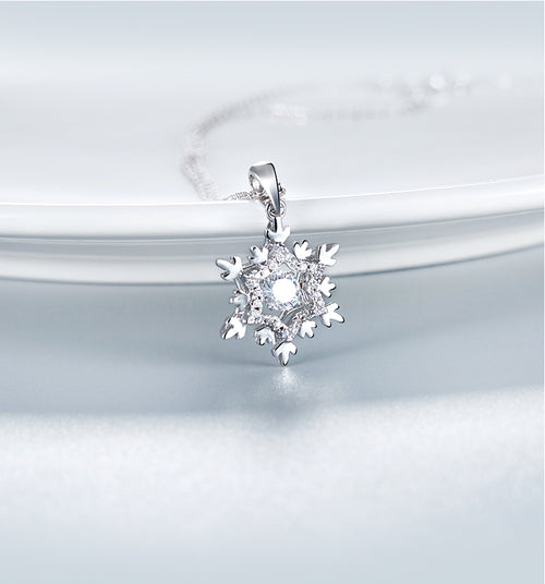 Shiny Snowflake Moissanite Pendant Necklace in Sterling Silver